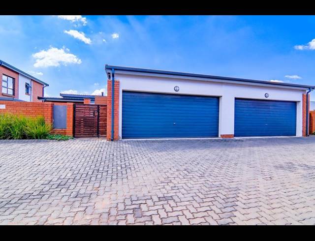 3 BEDROOM TOWNHOUSE FOR SALE IN GOLDEN FIELDS ESTATE